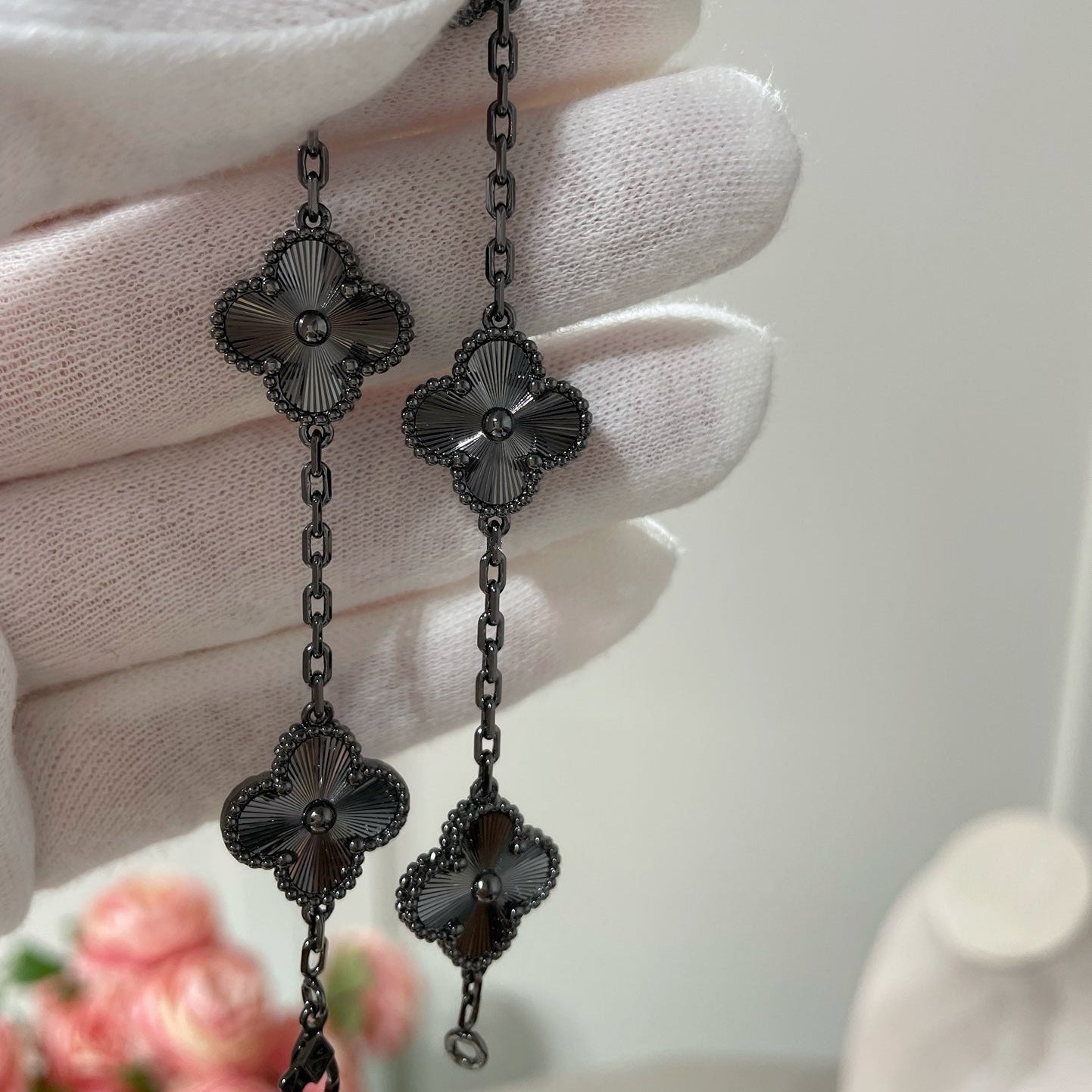 [Liorra]CLOVER 5 MOTIF BLACK BRACELET