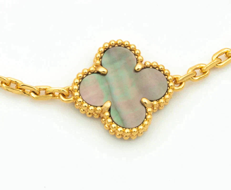 [Liorra] CLOVER 5 MOTIF GRAY MOP BRACELET COLLECTION