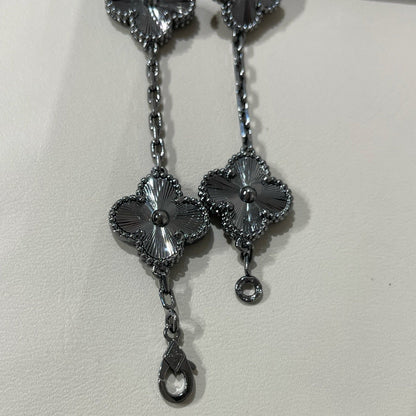[Liorra]CLOVER 5 MOTIF BLACK BRACELET