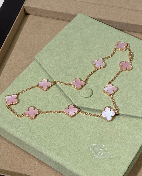 [Liorra Jewellery] Pink Necklace with Ten Clover Designs
