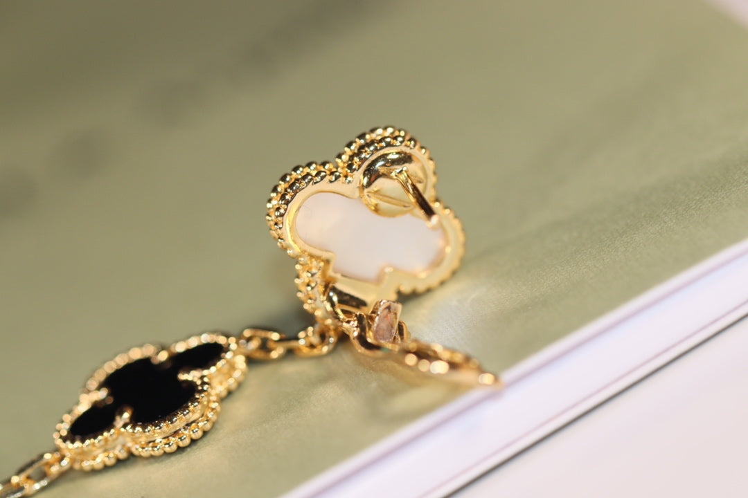 [Liorra]CLOVER EARRINGS GOLD ONYX MOP 3 MOTIF