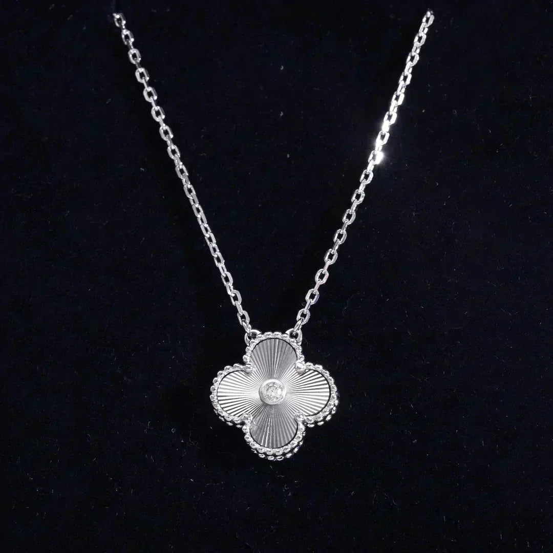 [Liorra]CLOVER  15MM DIAMOND LASER NECKLACE SILVER