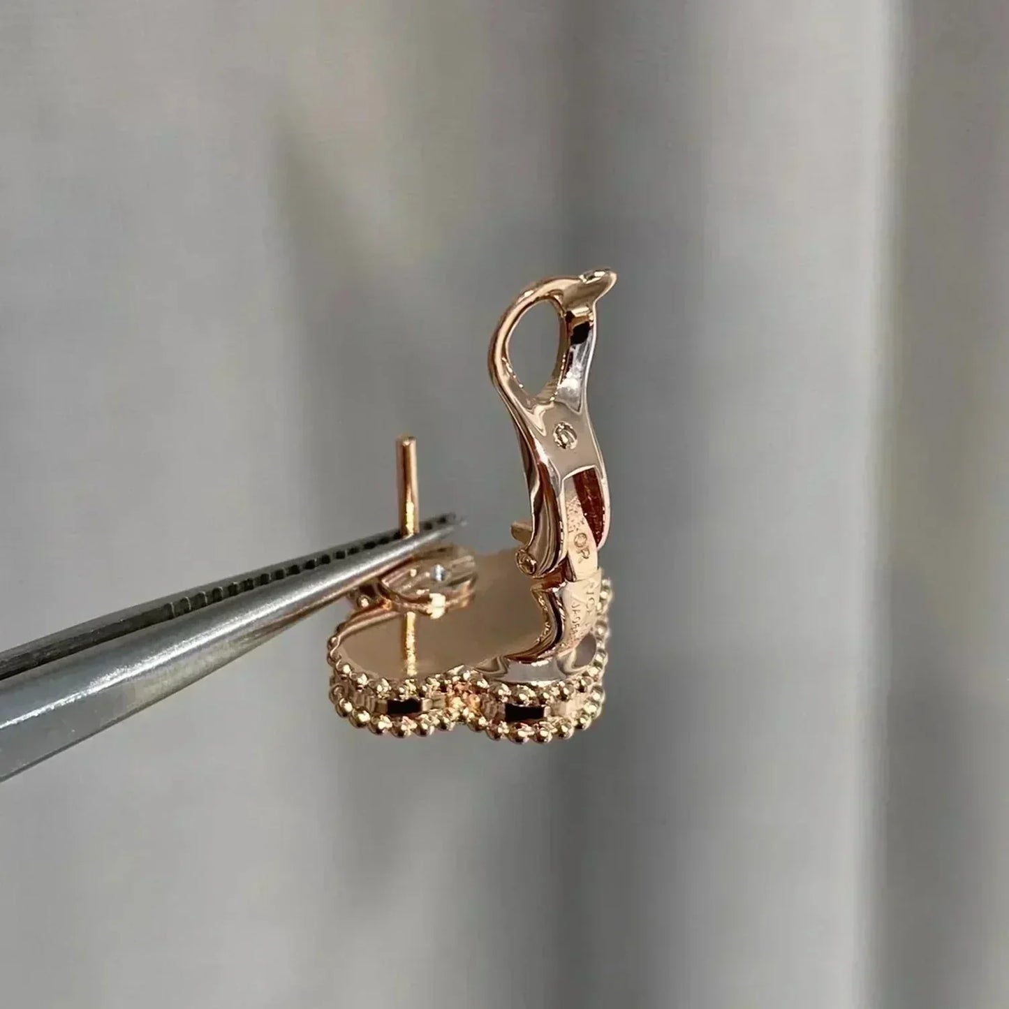 [Liorra]CLOVER MEDIUM 1 MOTIFS  PINK MOP DIAMOND EARRINGS