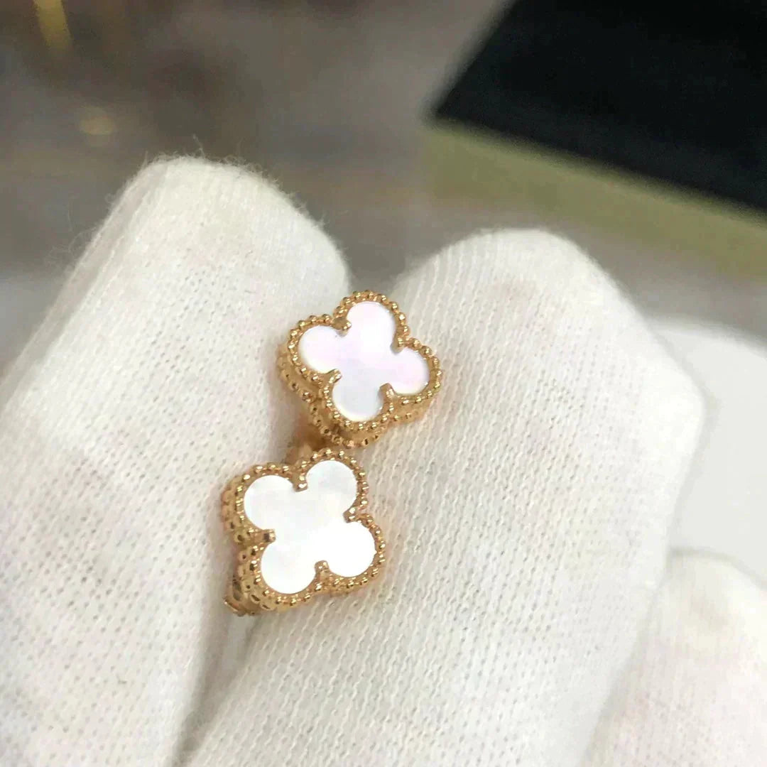 [Liorra]CLOVER MINI 9.5MM WHITE MOP EARRINGS