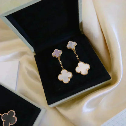 [Liorra]CLOVER 2 MOTIF WHITE MOP EARRINGS