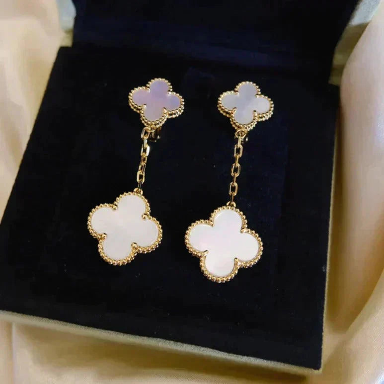 [Liorra]CLOVER 2 MOTIF WHITE MOP EARRINGS