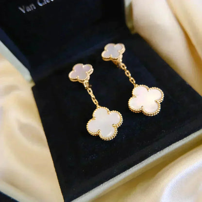 [Liorra]CLOVER 2 MOTIF WHITE MOP EARRINGS