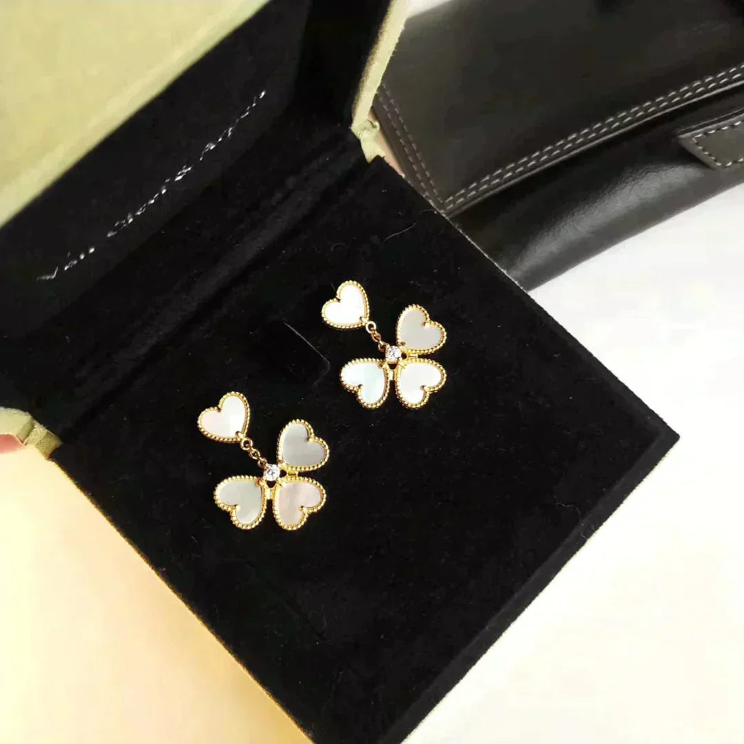 [Liorra]CLOVER SWEET WHITE MOP EARRINGS