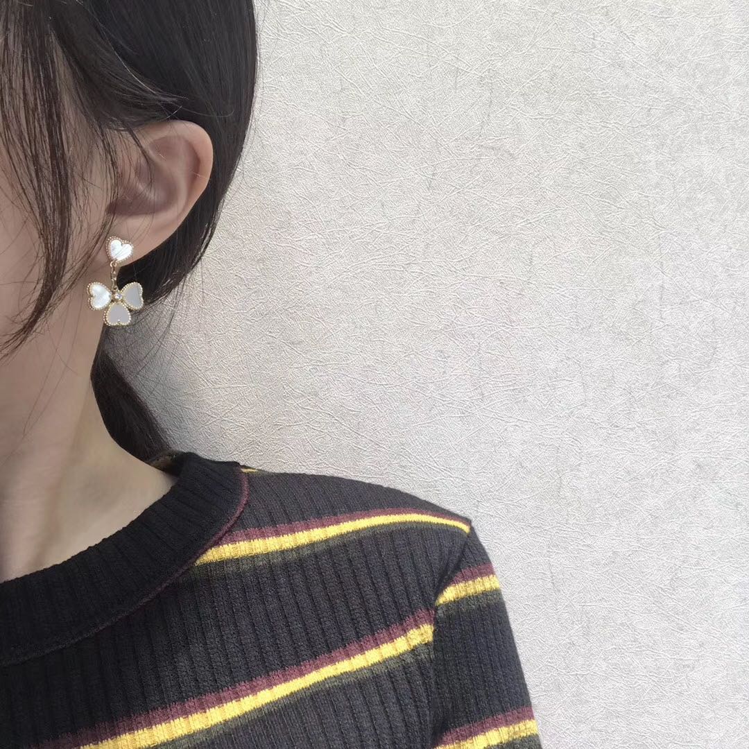 [Liorra]CLOVER SWEET WHITE MOP EARRINGS