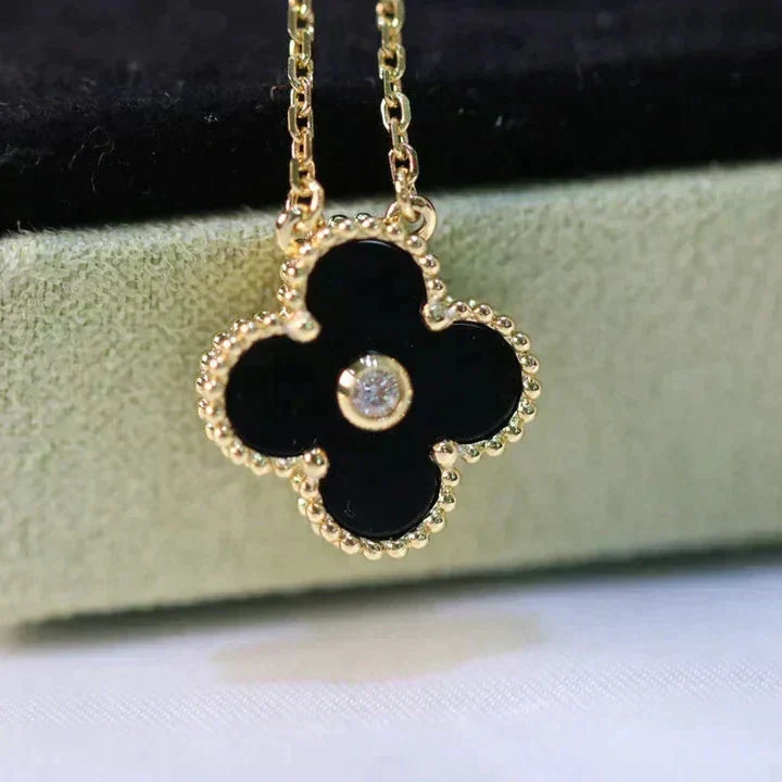 [Liorra]CLOVER 15MM DIAMOND ONYX NECKLACE
