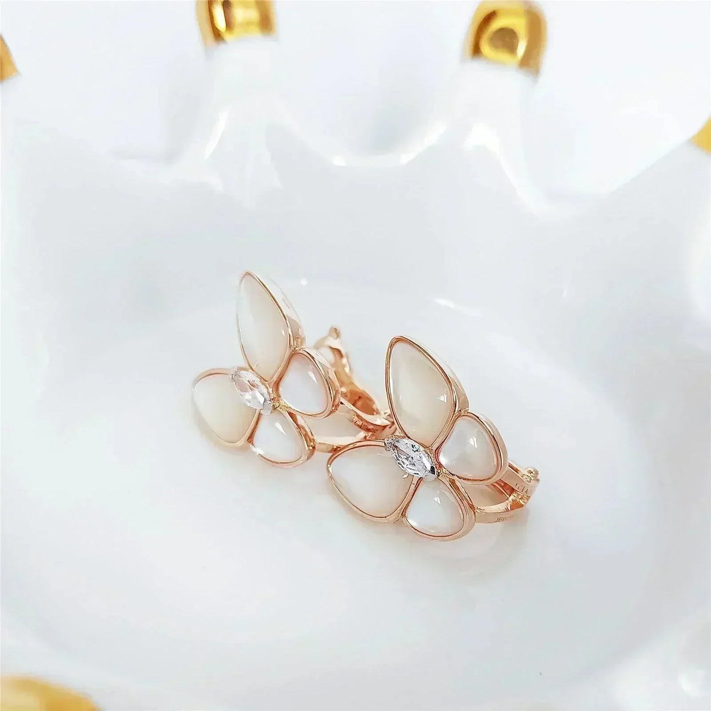[Liorra]BUTTERFLY MOP DIAMOND EARRINGS