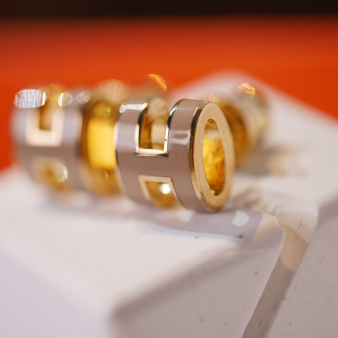 [Liorra]MINI POP H GOLD EARRINGS GREY