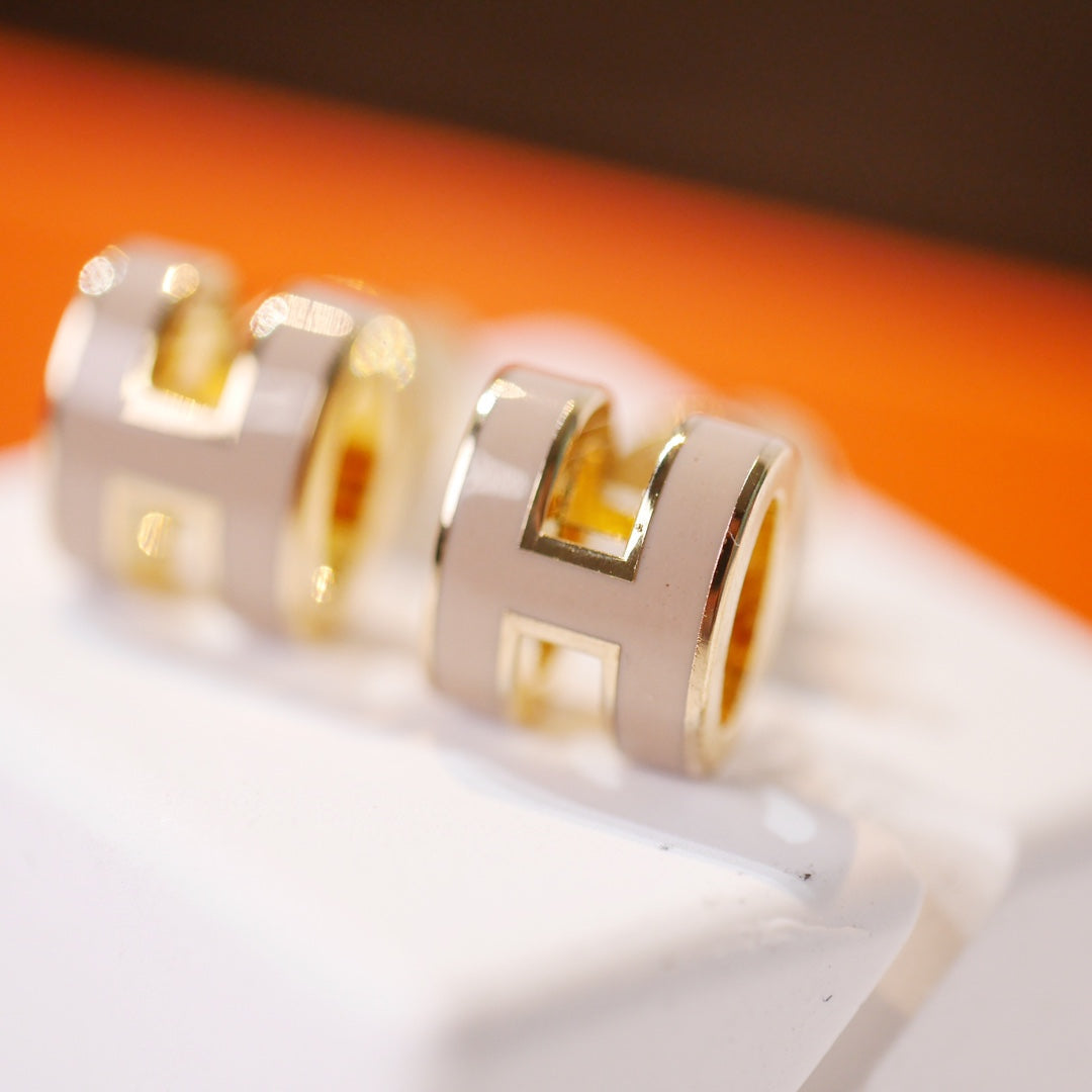 [Liorra]MINI POP H GOLD EARRINGS GREY