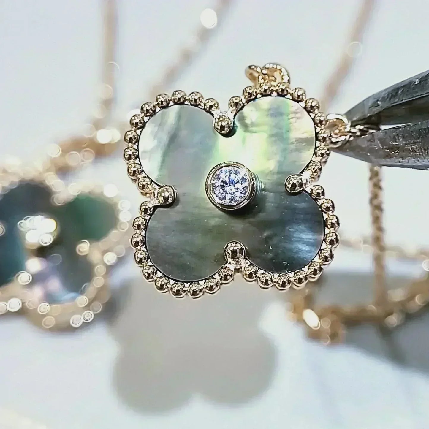 [Liorra]CLOVER 15MM DIAMOND AND MOTHER-OF-GREY NECKLACE