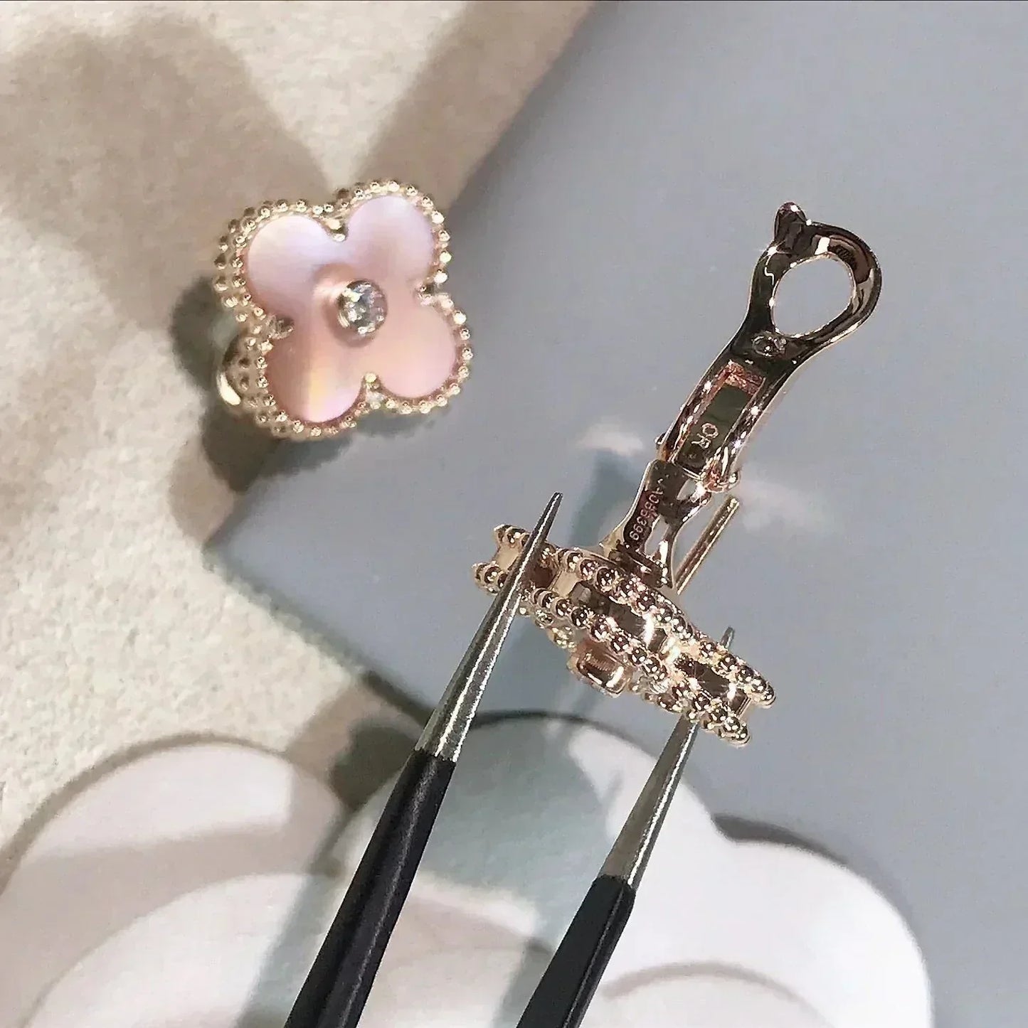 [Liorra]CLOVER MEDIUM 1 MOTIFS  PINK MOP DIAMOND EARRINGS