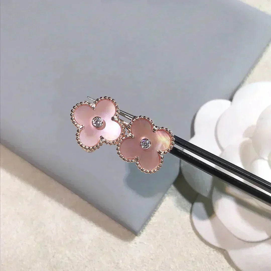 [Liorra]CLOVER MEDIUM 1 MOTIFS  PINK MOP DIAMOND EARRINGS