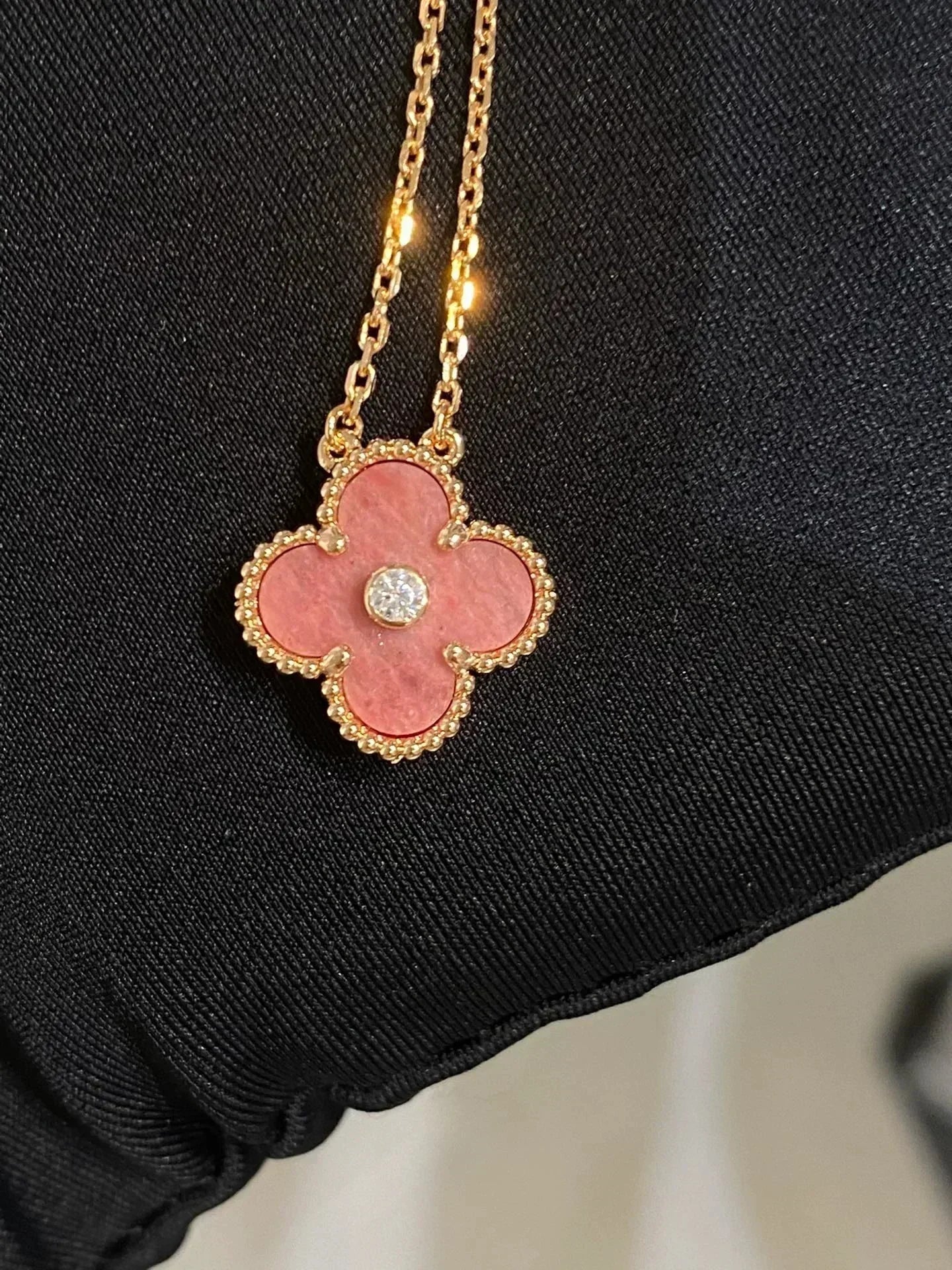 [Liorra]CLOVER 15MM DIAMOND RHODONITE NECKLACE