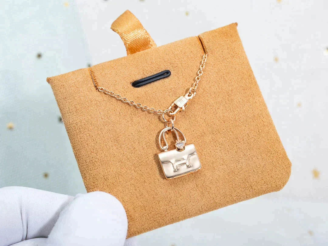 [Liorra]AMULETTE PEDANT Liorra GOLD NECKLACE
