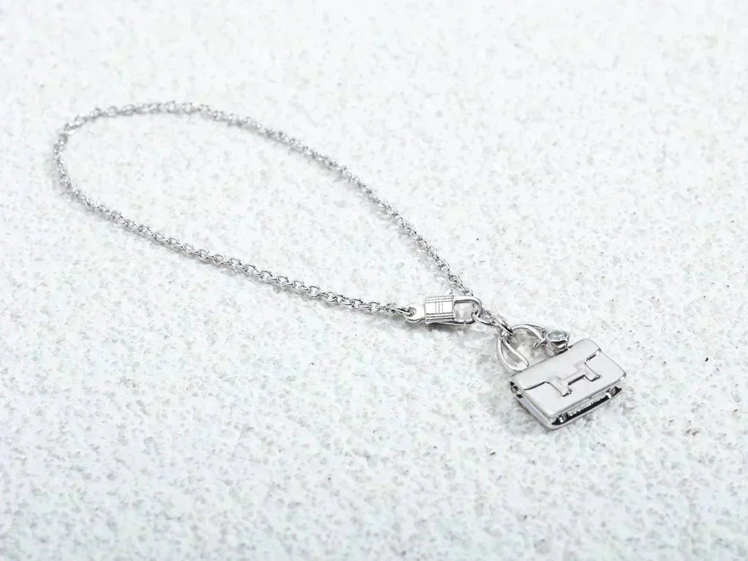 [Liorra]AMULETTE PEDANT SILVER NECKLACE