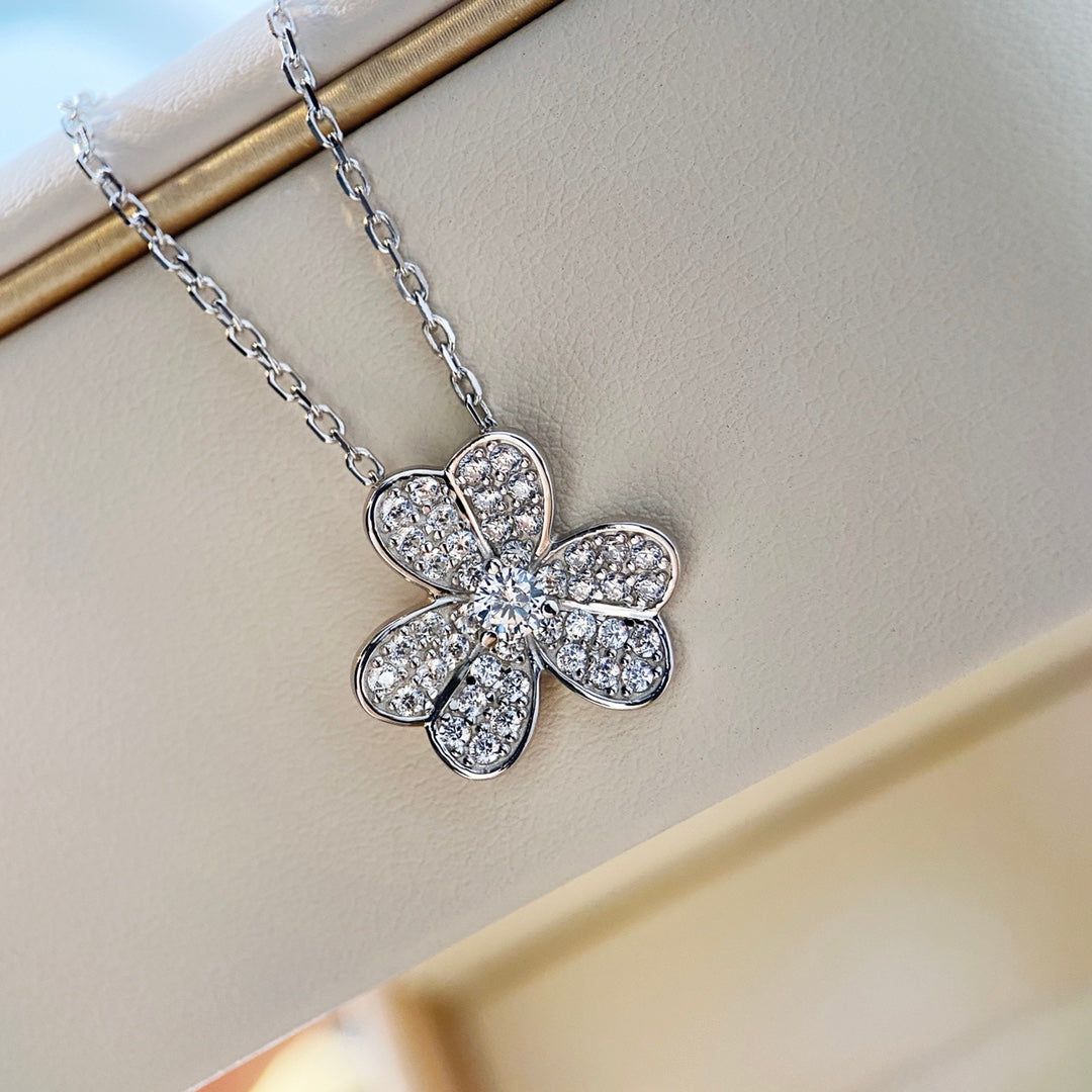 [Liorra]CLOVER DIAMOND NECKLACE SILVER