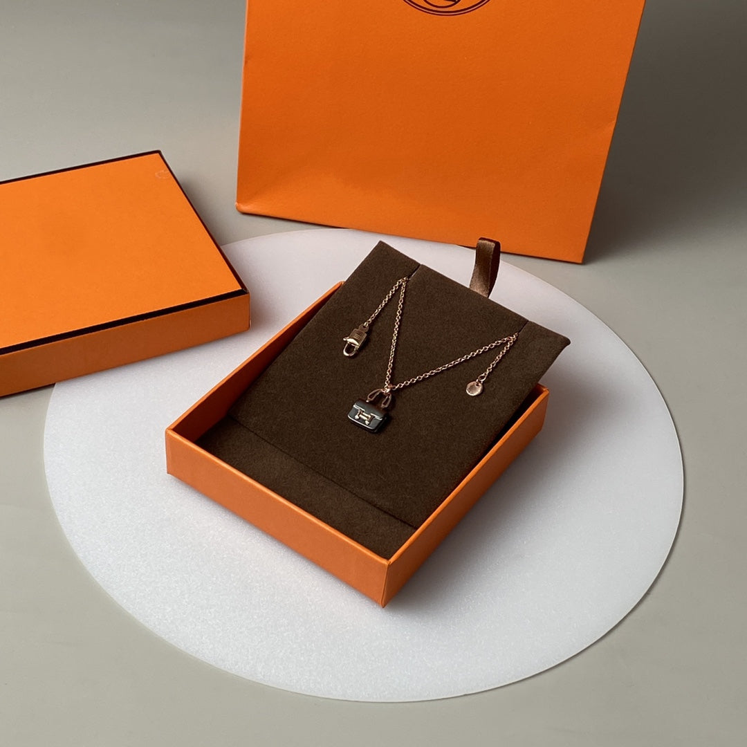 [Liorra]CONSTANCE BLACK PEDANT PINK GOLD NECKLACE