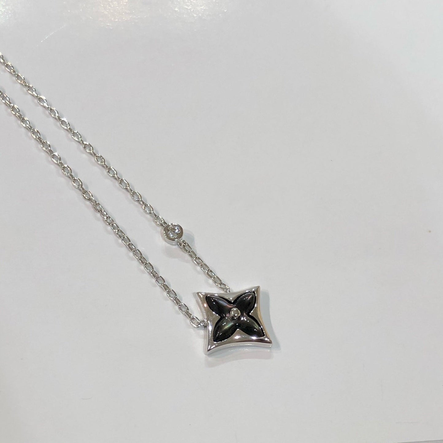 [Liorra]STAR BLACK MOP NECKLACE