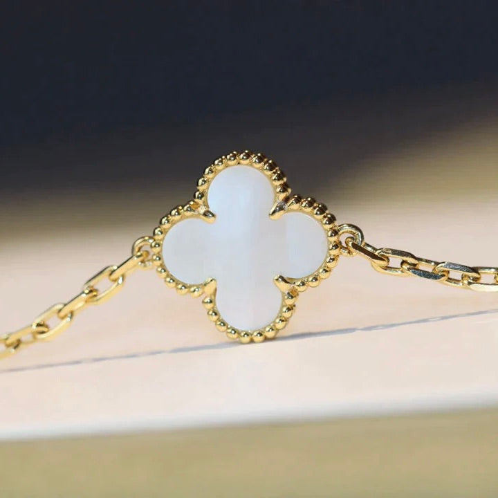 [Liorra]CLOVER 20 MOTIFS WHITE MOP NECKLACE