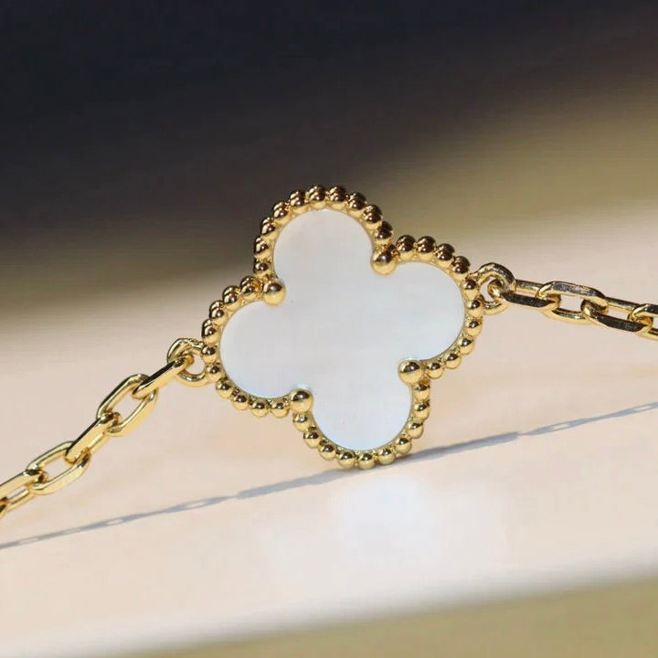 [Liorra]CLOVER 20 MOTIFS WHITE MOP NECKLACE