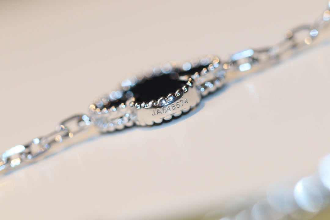[Liorra]CLOVER 20 MOTIFS ONYX DIAMOND SILVER