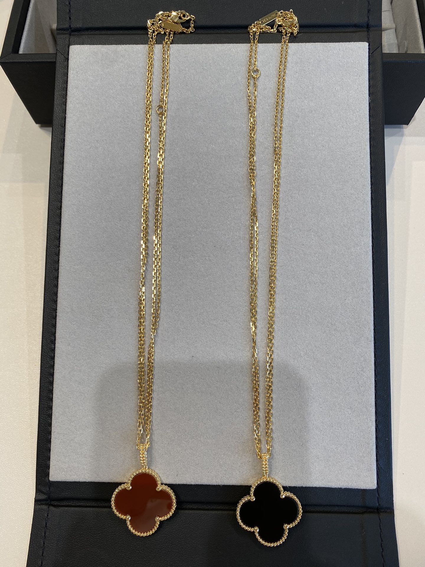 [Liorra]CLOVER 25MM NECKLACE GOLD CARNELIAN