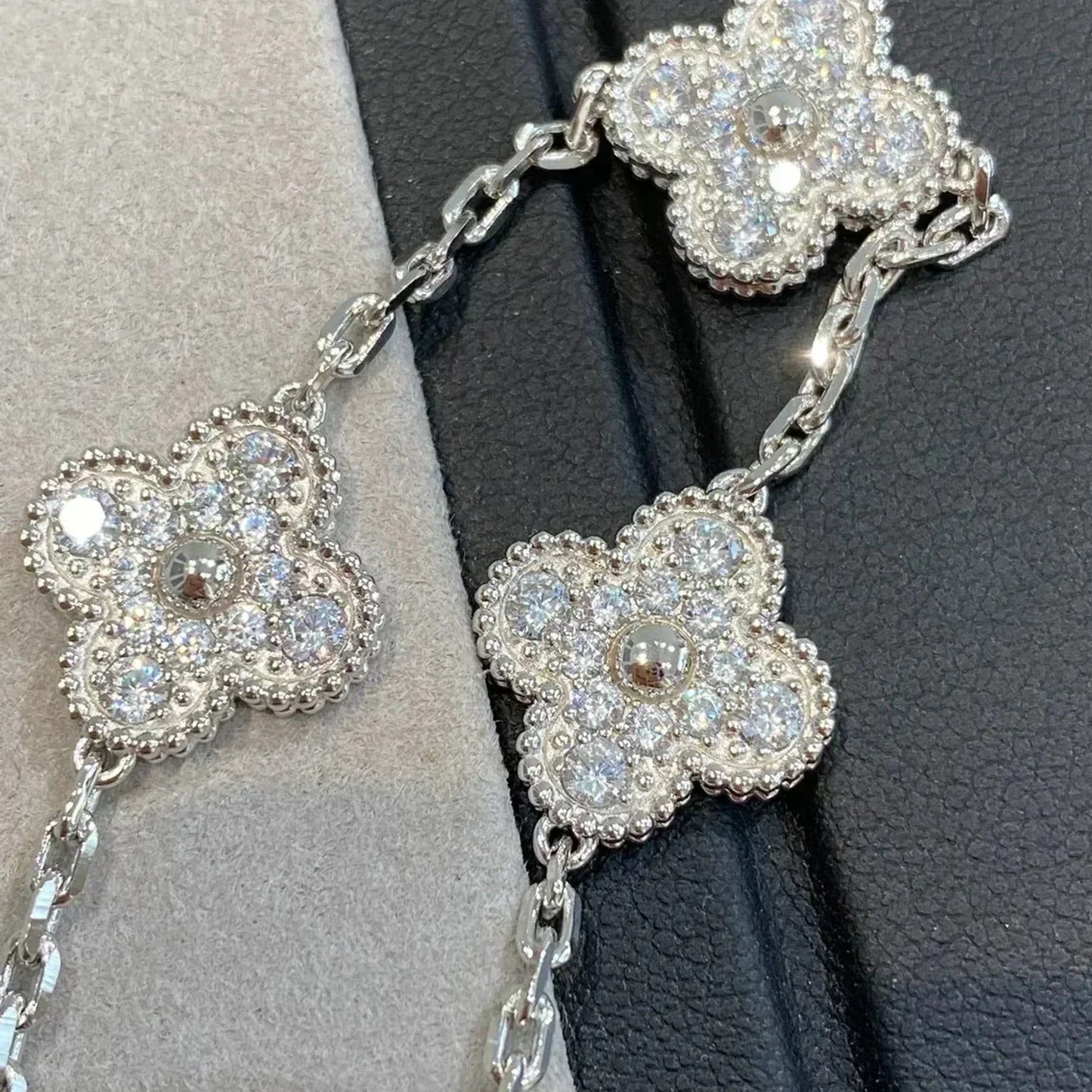 [Liorra] CLOVER 5 MOTIF FULL DIAMOND BRACELET COLLECTION