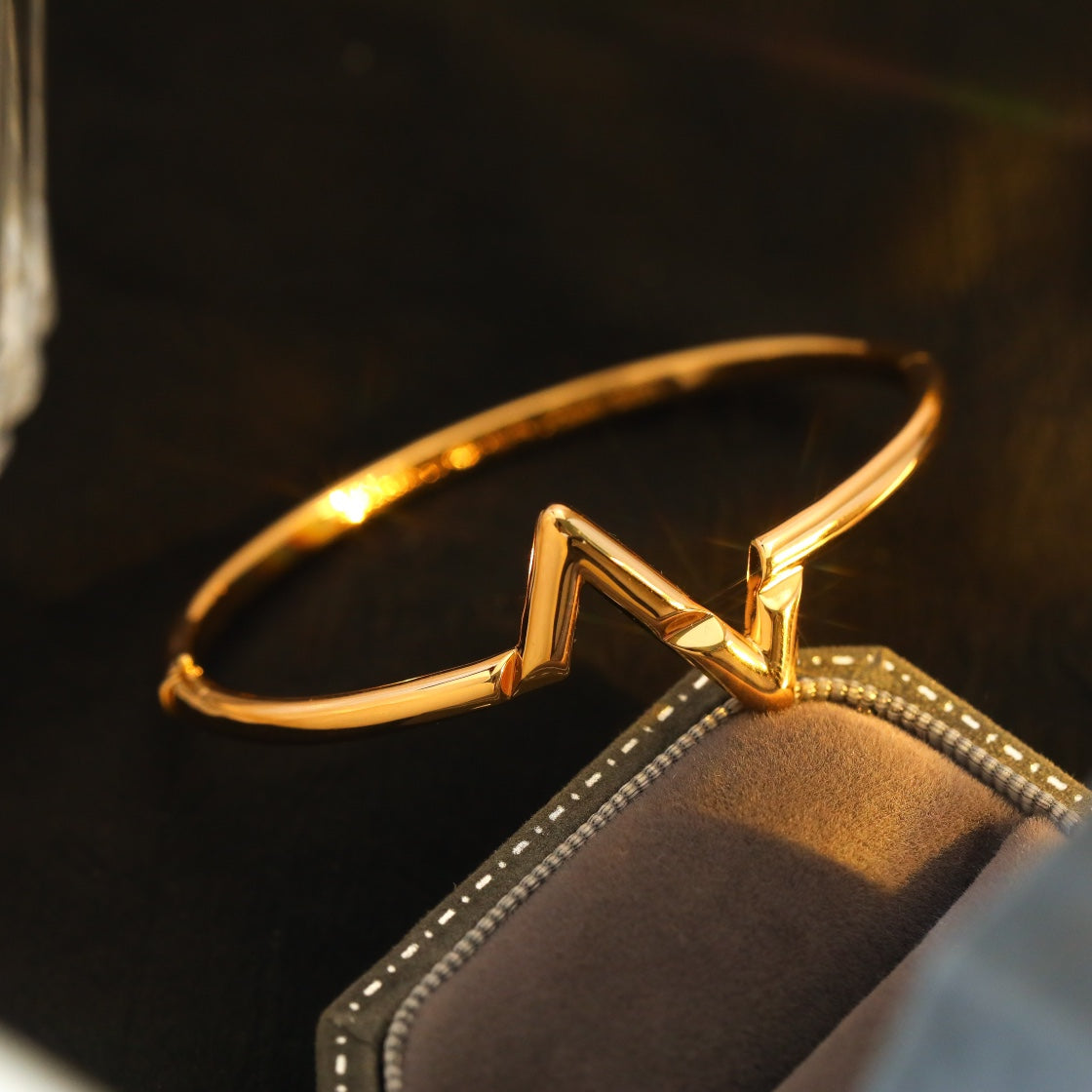 [Liorra]VOLTE UPSITE DOWN BRACELET