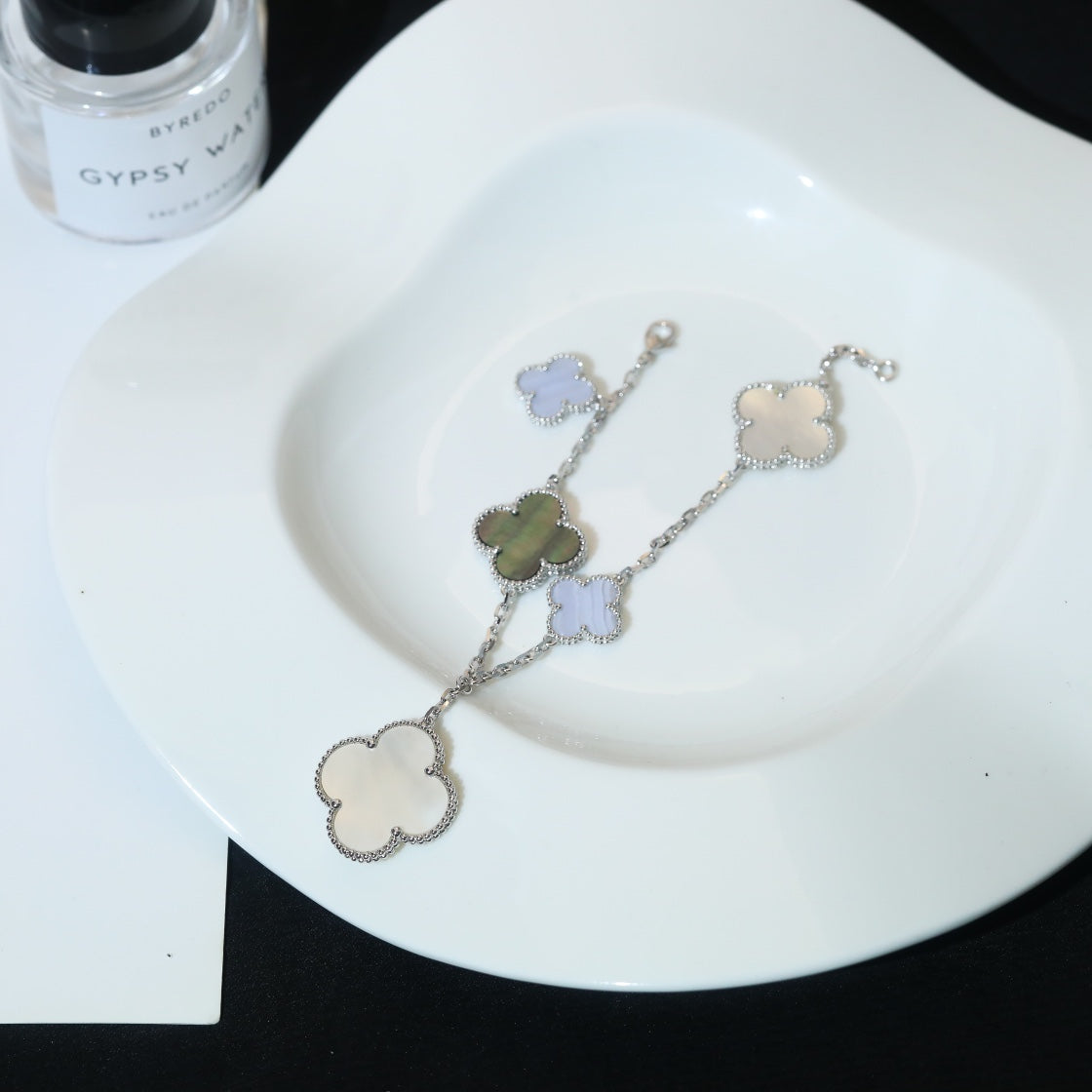 [Liorra]CLOVER BRACELET 5 MOTIFS MOP CHALCEDONY SILVER