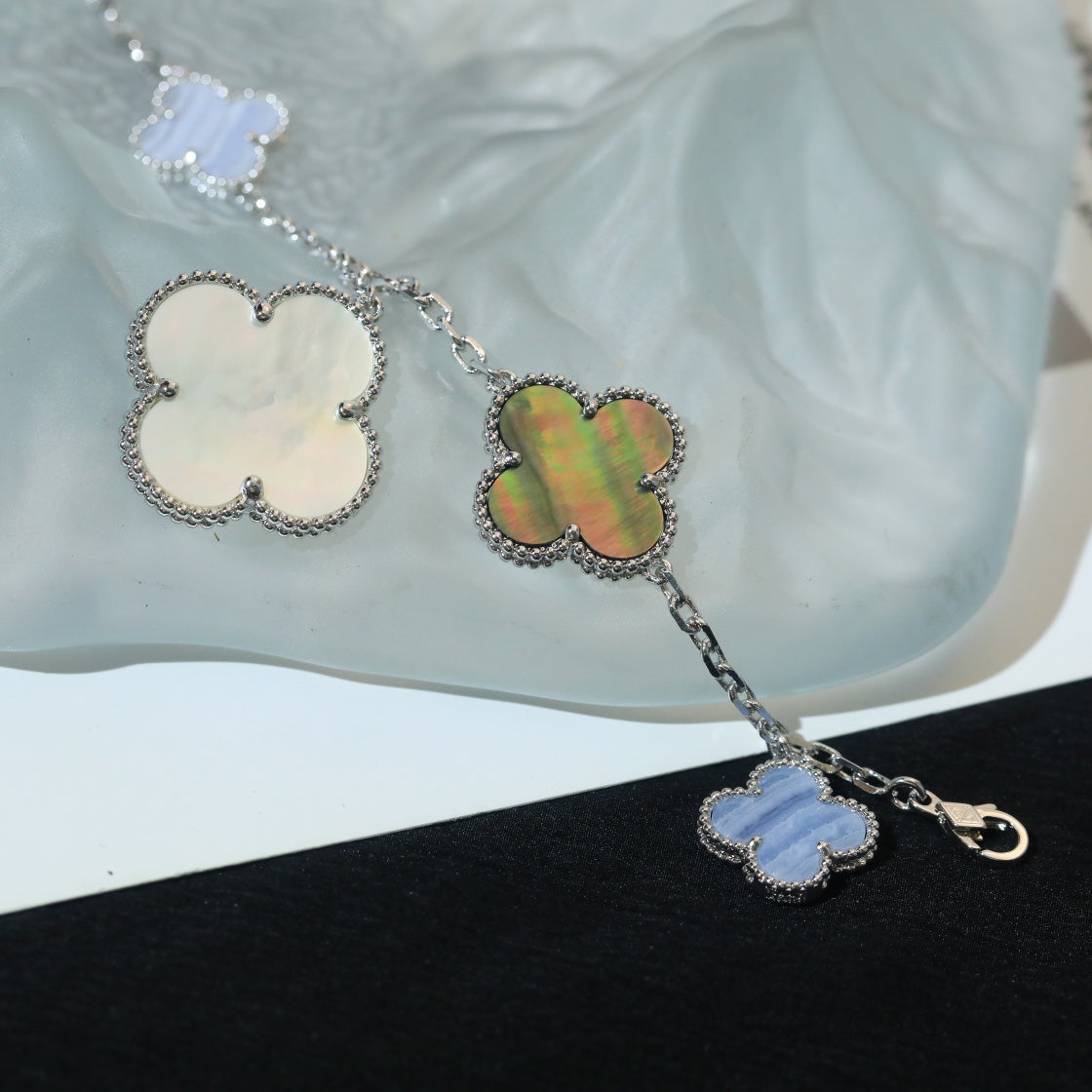 [Liorra]CLOVER BRACELET 5 MOTIFS MOP CHALCEDONY SILVER