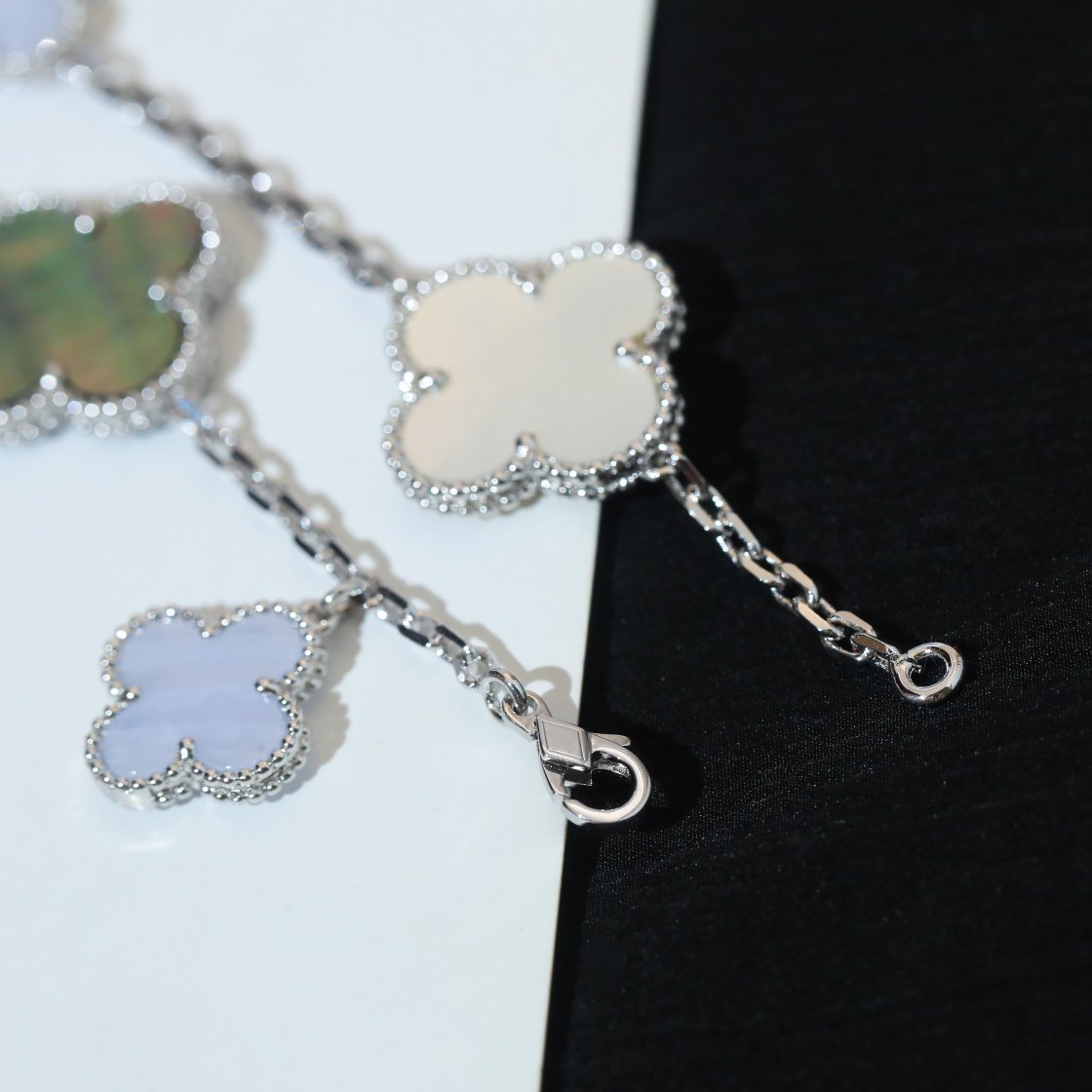 [Liorra]CLOVER BRACELET 5 MOTIFS MOP CHALCEDONY SILVER