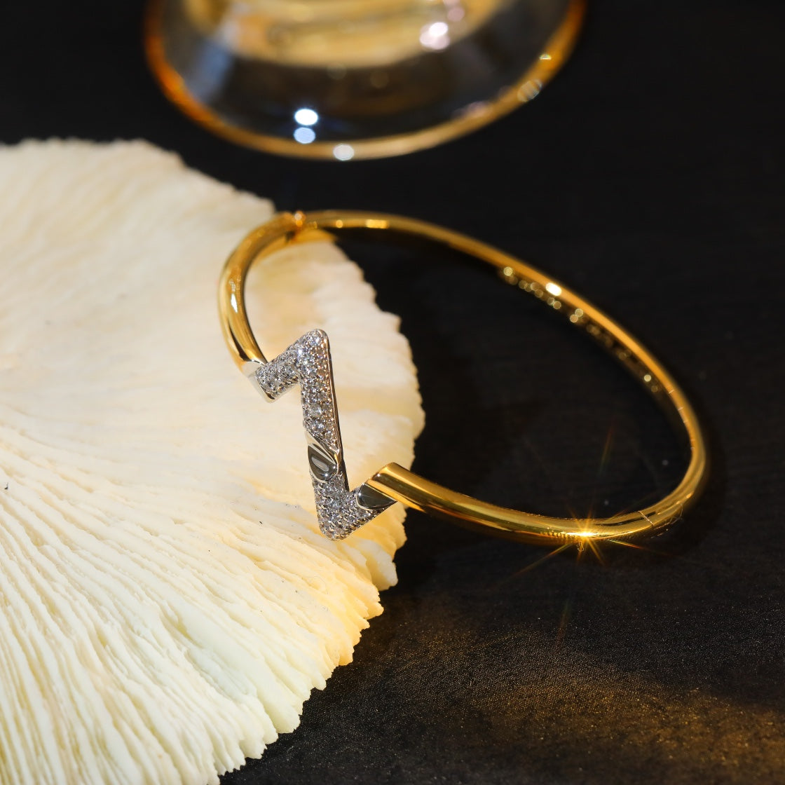 [Liorra]VOLTE UPSITE DOWN GOLD DIAMOND BRACELET