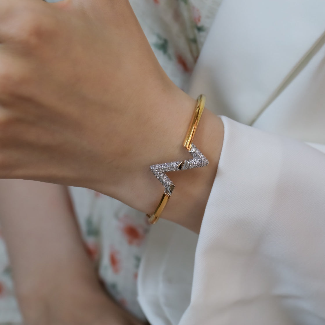 [Liorra]VOLTE UPSITE DOWN GOLD DIAMOND BRACELET