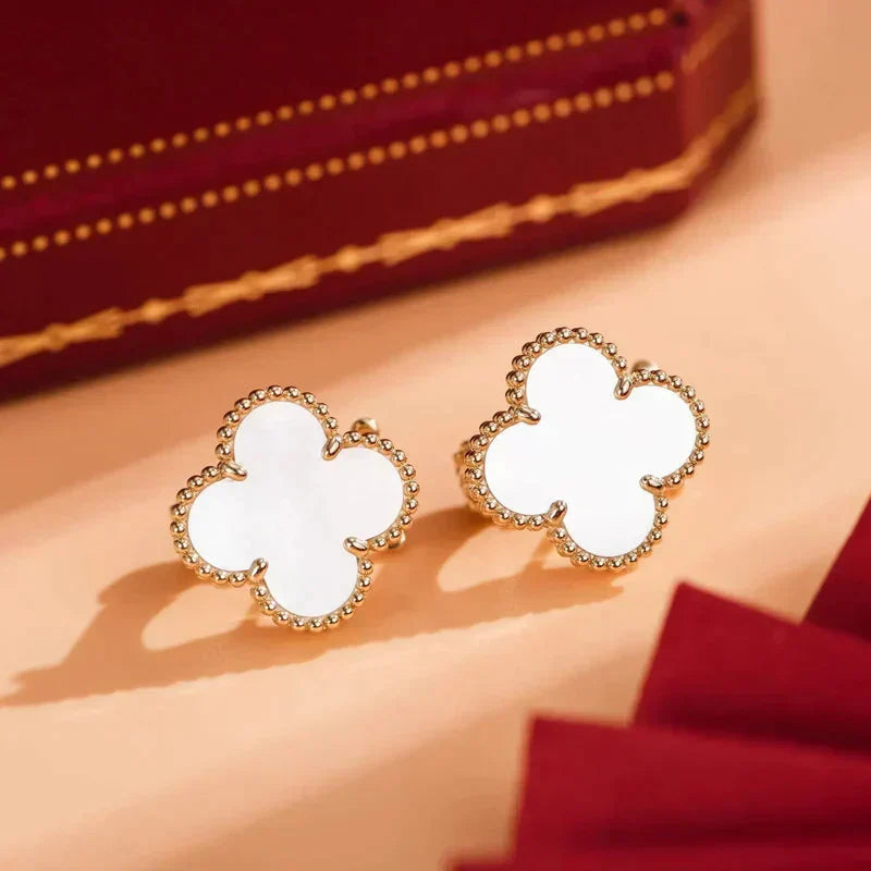[Liorra]CLOVER MEDIUM 1 MOTIFS  WHITE MOP STUD EARRINGS