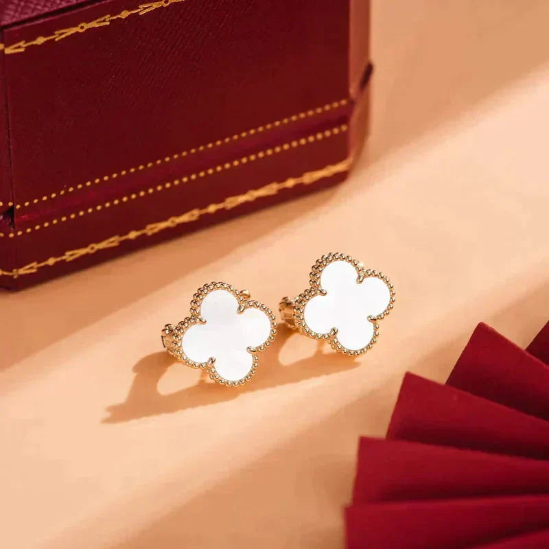 [Liorra]CLOVER MEDIUM 1 MOTIFS  WHITE MOP STUD EARRINGS