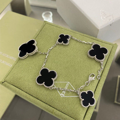 [Liorra]CLOVER 5 MOTIFS SIVLER ONYX BRACELET