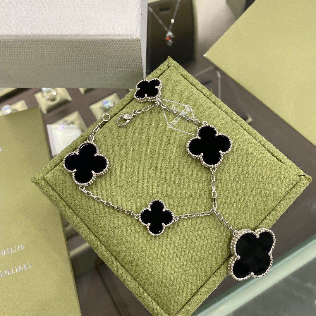 [Liorra]CLOVER 5 MOTIFS SIVLER ONYX BRACELET