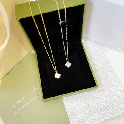 [Liorra]CLOVER MINI 9.5MM WHITE MOTHER-OF-PEARL NECKLACE
