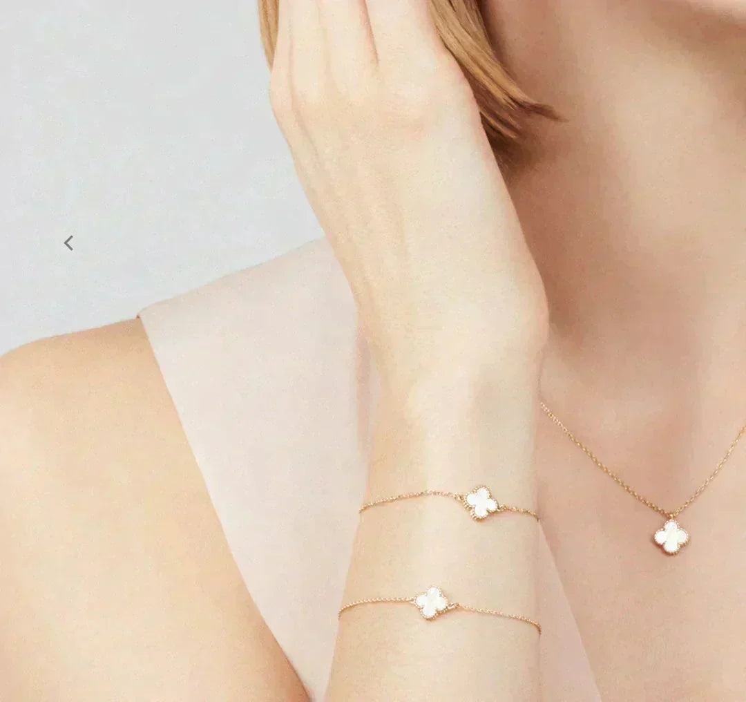 [Liorra]CLOVER MINI 9.5MM WHITE MOTHER-OF-PEARL NECKLACE