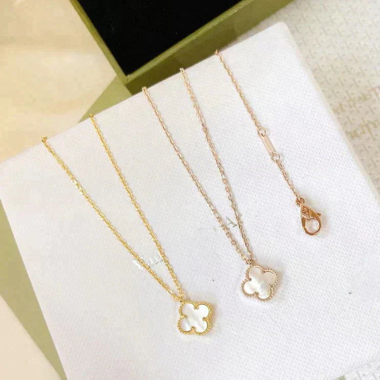 [Liorra]CLOVER MINI 9.5MM WHITE MOTHER-OF-PEARL NECKLACE