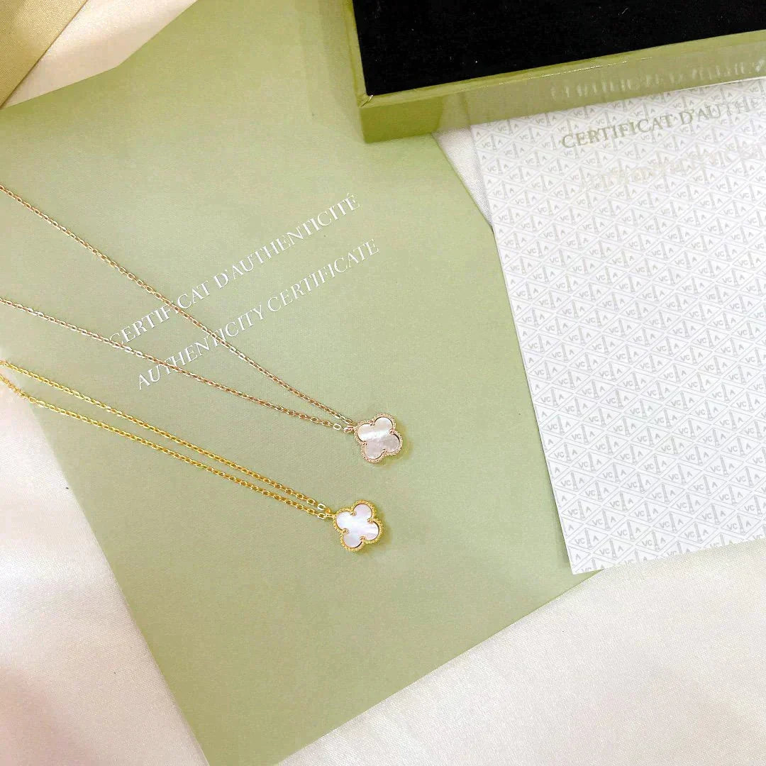 [Liorra]CLOVER MINI 9.5MM WHITE MOTHER-OF-PEARL NECKLACE
