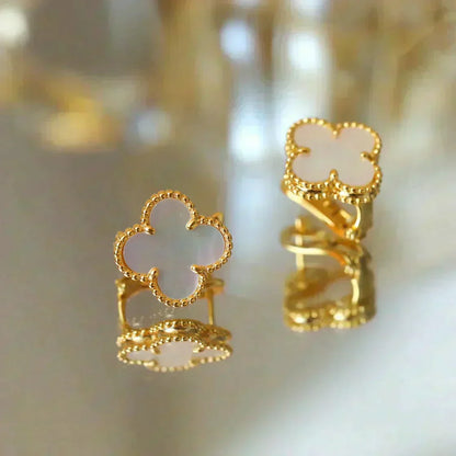 [Liorra]CLOVER MEDIUM 1 MOTIFS  WHITE MOP STUD EARRINGS