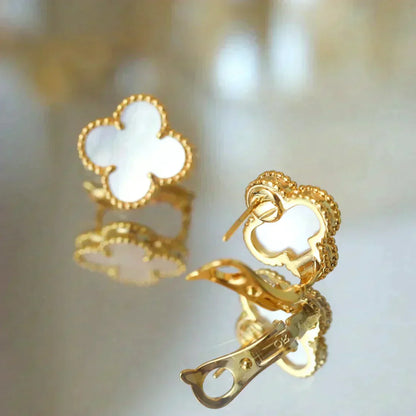 [Liorra]CLOVER MEDIUM 1 MOTIFS  WHITE MOP STUD EARRINGS