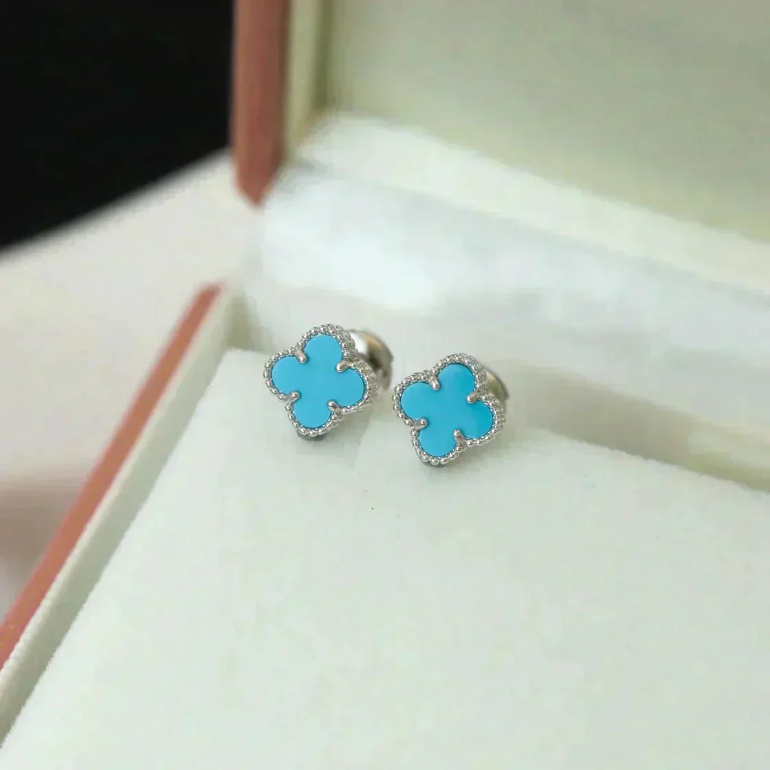 [Liorra]CLOVER MINI 9.5MM ONYX STUD EARRINGS SILVER
