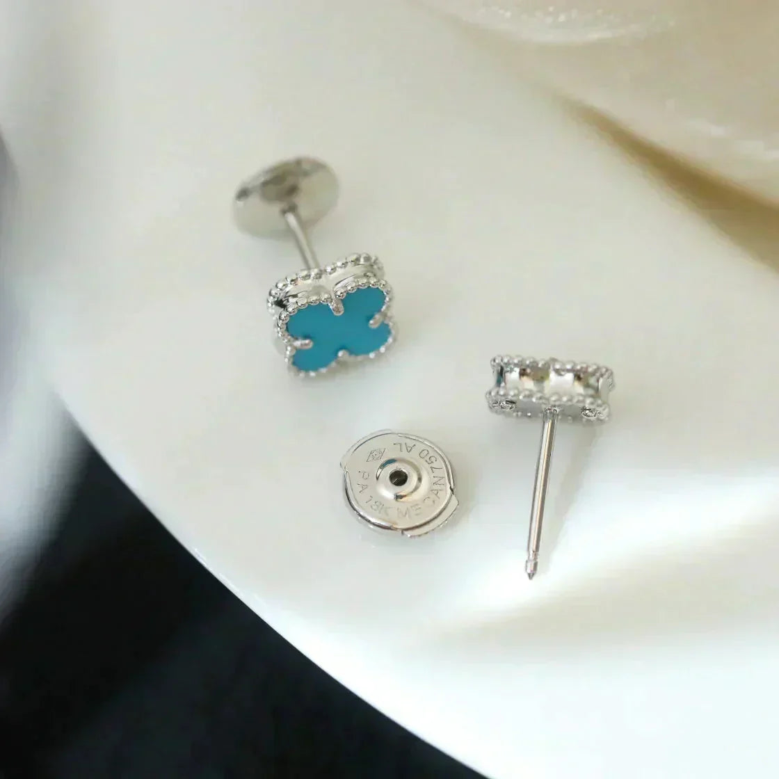[Liorra]CLOVER MINI 9.5MM ONYX STUD EARRINGS SILVER