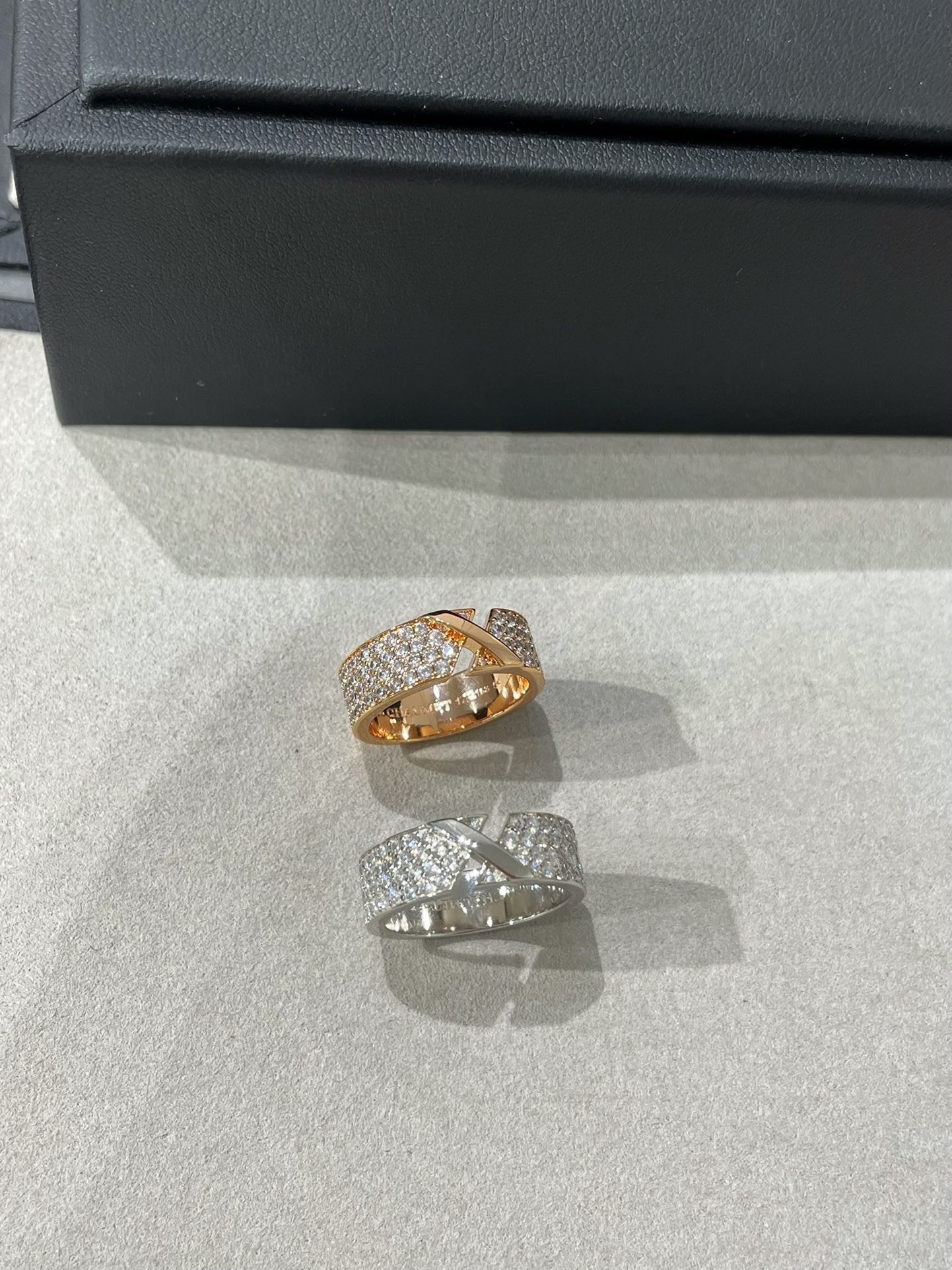 [Liorra]LIENS EVIDENCE  DIAMOND PAVED RING